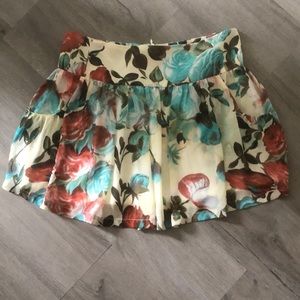 Floral skirt, mid rise with pockets